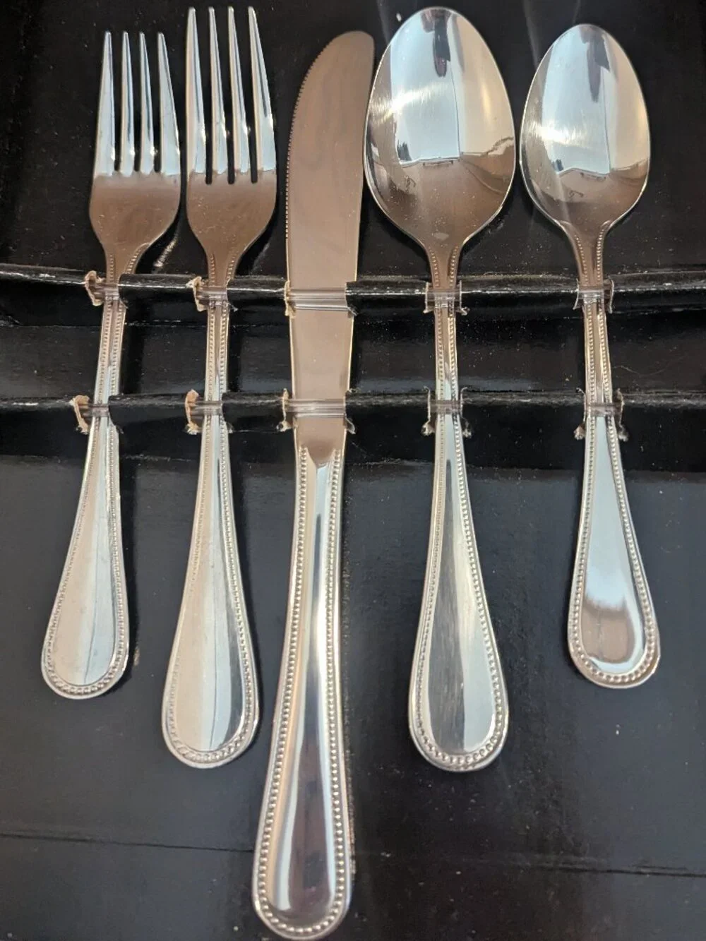 New 20 Piece International Silver Co Stainless Flatware Cutlery Set VTG Serves 4